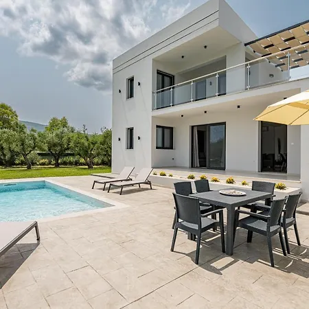Villa Zenith White Elegant 2
