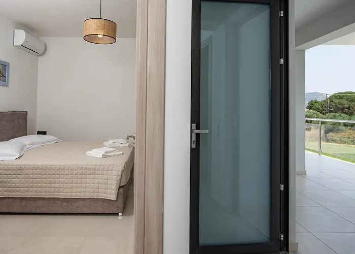 Villa Zenith White Elegant 2